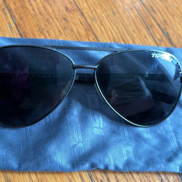 Tifosi Schwae POLARIZED Aviator Sunglasses - Picture 2 of 5